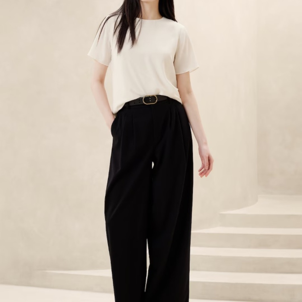 Banana Republic Classic Crew Neck T shirt blouse